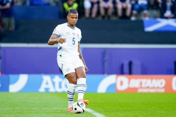 Akanji: Inter Milan thi đấu cho tất cả các danh hiệu mỗi mùa và hy vọng rằng Thụy Sĩ có thể giành được cả hai vòng loại World Cup